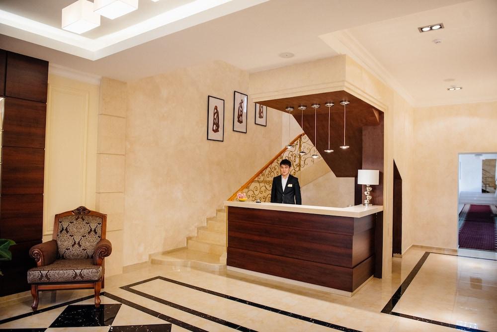 Goldman Empire Astana Exterior foto
