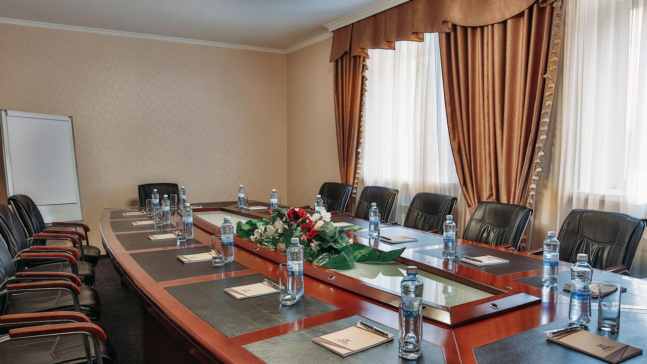 Goldman Empire Astana Exterior foto